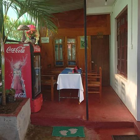 The Train View Acomodação com café da manhã Nuwara Eliya Exterior foto